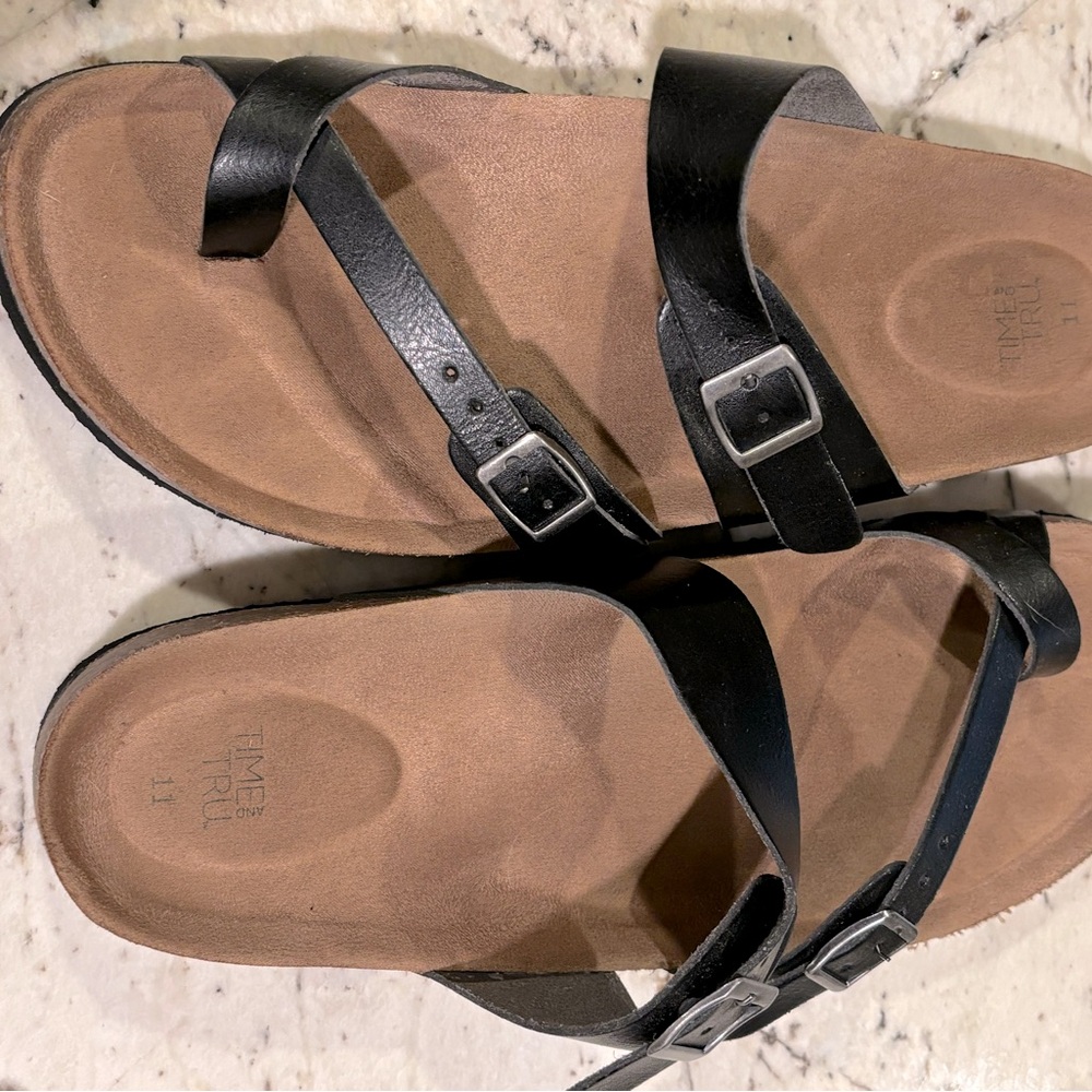 Ladies Size 11 Slip on Sandals